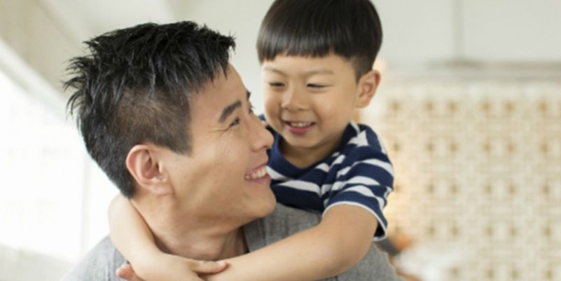 Nằm mơ thấy nói chuyện với cha đã mất đánh con gì?