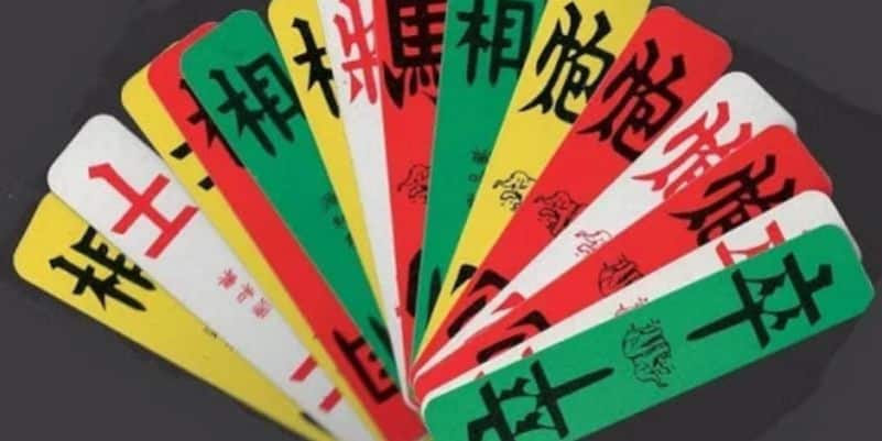 Bài Tứ Sắc bao nhiêu lá?