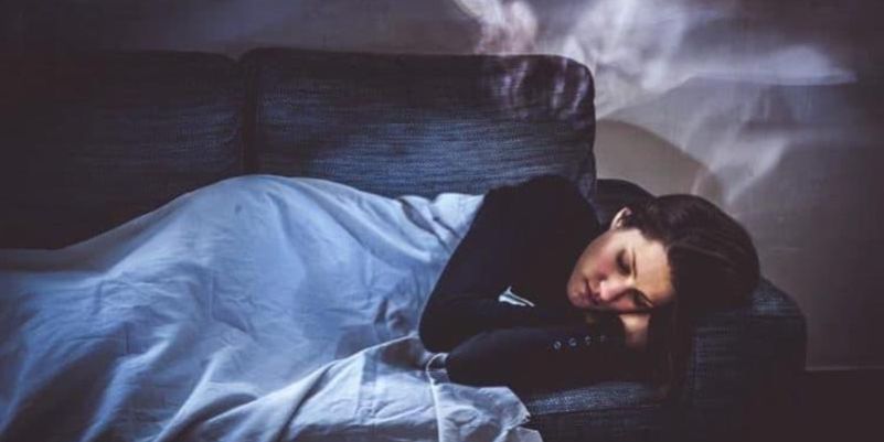 Nằm mơ thấy người chết sống lại đánh đề con gì?